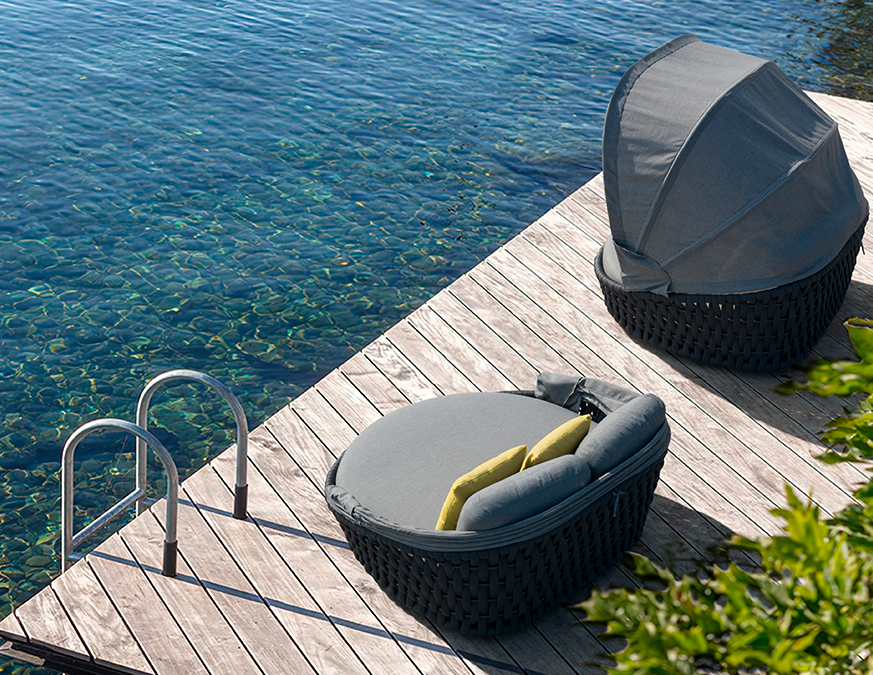 Hug Daybed with Canopy - Image 3