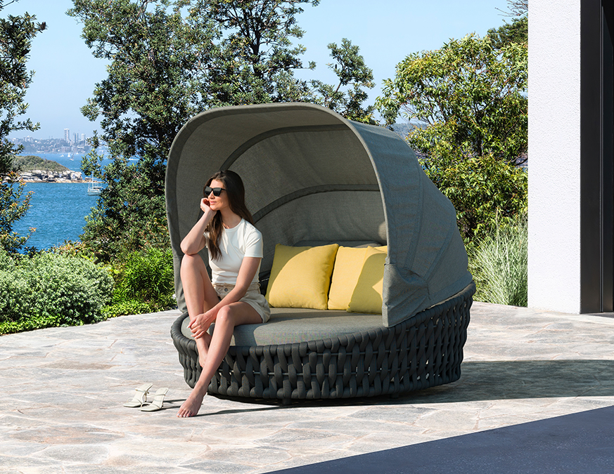 Hug Daybed with Canopy - Image 2